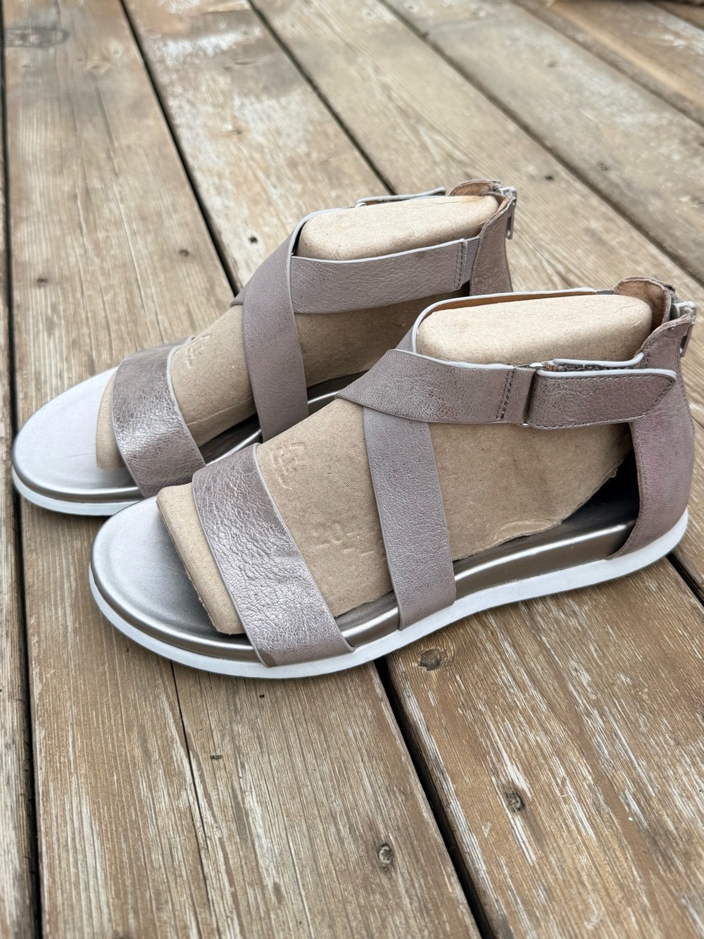 Sofft Metallic Silver Leather Wrap Sandals Women’s Size 8.5